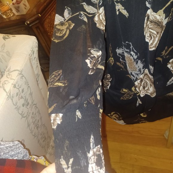 Ophelia Roe Size Medium Floral Tunic - Picture 5 of 6